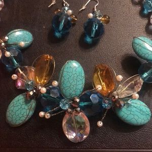 STUNNING & YOUNIQUE necklace set